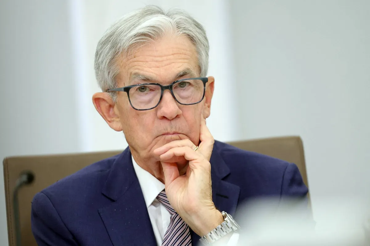 باول يدافع عن استقلالية الفيدرالي في مواجهة ضغوط ترمب