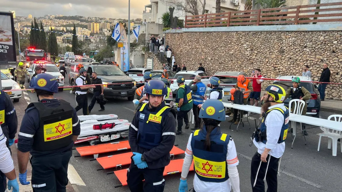 إصابات في حيفا بعد سقوط صاروخ إيراني على مبنى سكني