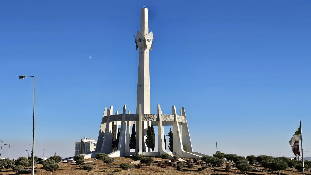 امانة عمان تزيل دوار التطبيقية وتحوله الى اشارة ضوئية