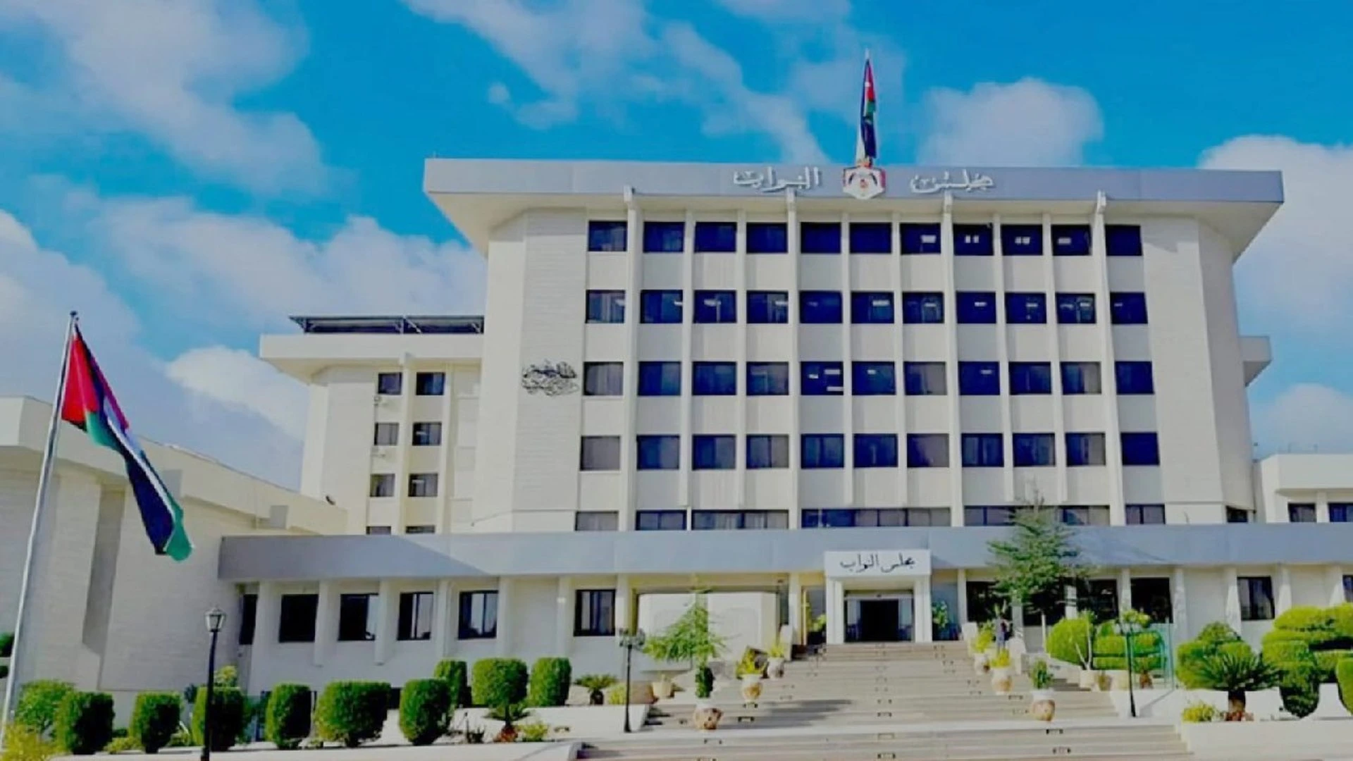 البرلمان يقر قانون تنظيم العمل المهني بتعديلات جديدة