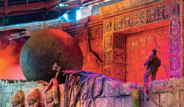 موظف في ديزني ينقذ الجمهور من صخرة عملاقة