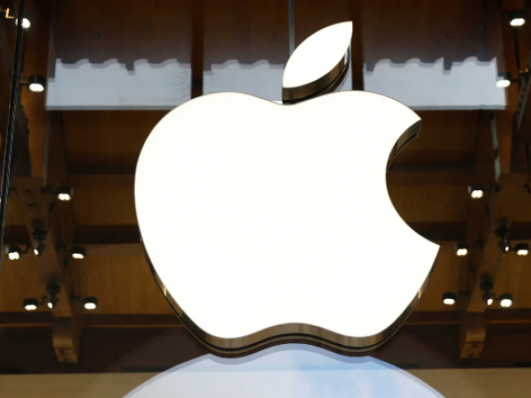 أبل تؤجل إصدار آيفون 18 إلى 2027