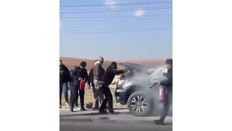 تدخل سريع للدوريات الخارجية يمنع احتراق مركبة بالكامل بشارع 100 (فيديو)