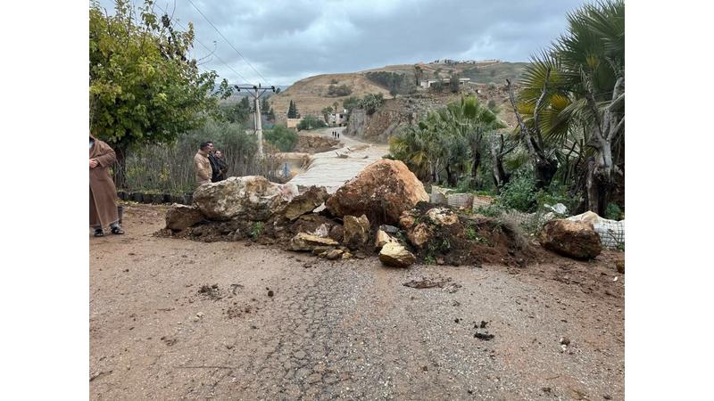 اغلاق طريق جبة السيل مؤقتاً لارتفاع منسوب المياه