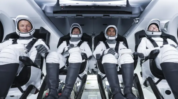 في سابقة من نوعها .. ناسا تعيد طاقمها من الفضاء بسبب مشكلة صحية