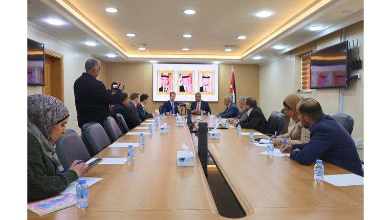 “الطاقة” توقع مذكرة تفاهم لاستكشاف والتنقيب عن غاز الهيليوم في البحر الميت