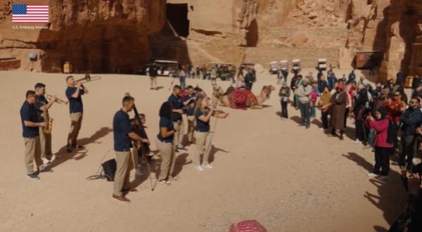 فرقة AFCENT الأمريكية تحيي حفلًا مميزًا في البترا