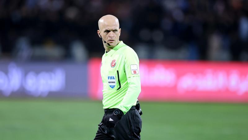 الحكم المخادمة يدير قمة الفيصلي والوحدات بدوري المحترفين