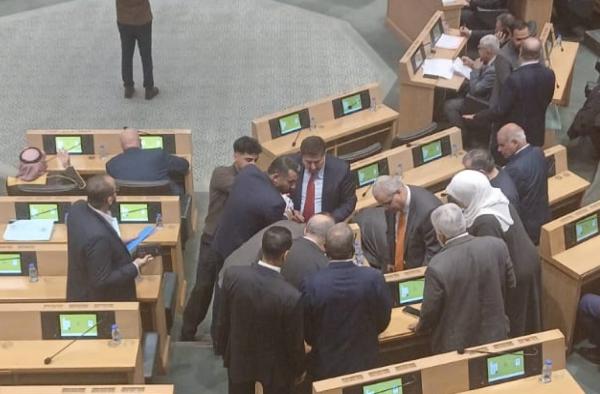 العرموطي يتعرض لوعكة صحية مفاجئة تحت القبة