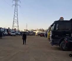 اعتصام 300 سائق قلاب في الحسا احتجاجا على تدني الأجور (فيديو)