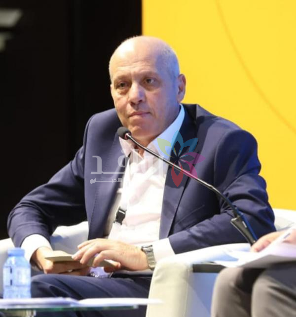 السيناتور والسفير وما بينهما