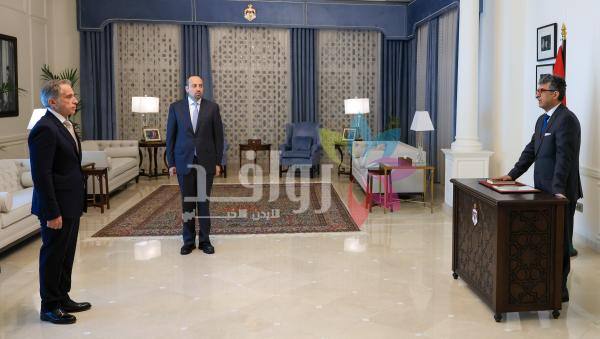 السواعير وعبابنة والشافعي يؤدون اليمين أمام رئيس الوزراء