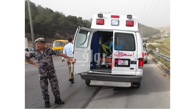 إصابتان بحادثي تصادم وتدهور على طرق خارجية