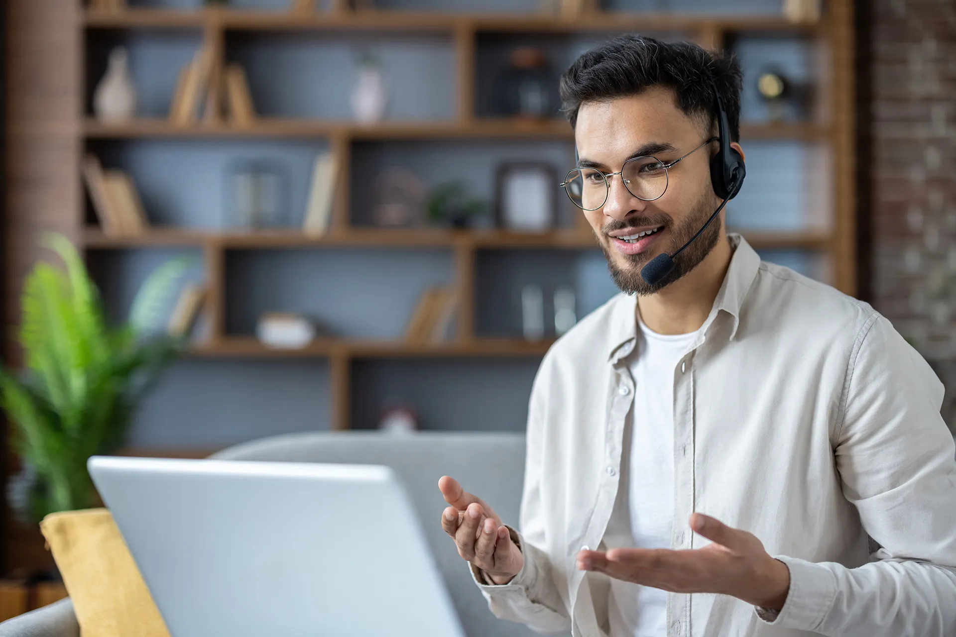 تطبيقات أساسية لتعزيز إنتاجية الموظفين عن بعد في رمضان