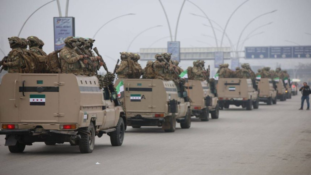 الجيش السوري يعزز تواجده على الحدود مع لبنان والعراق