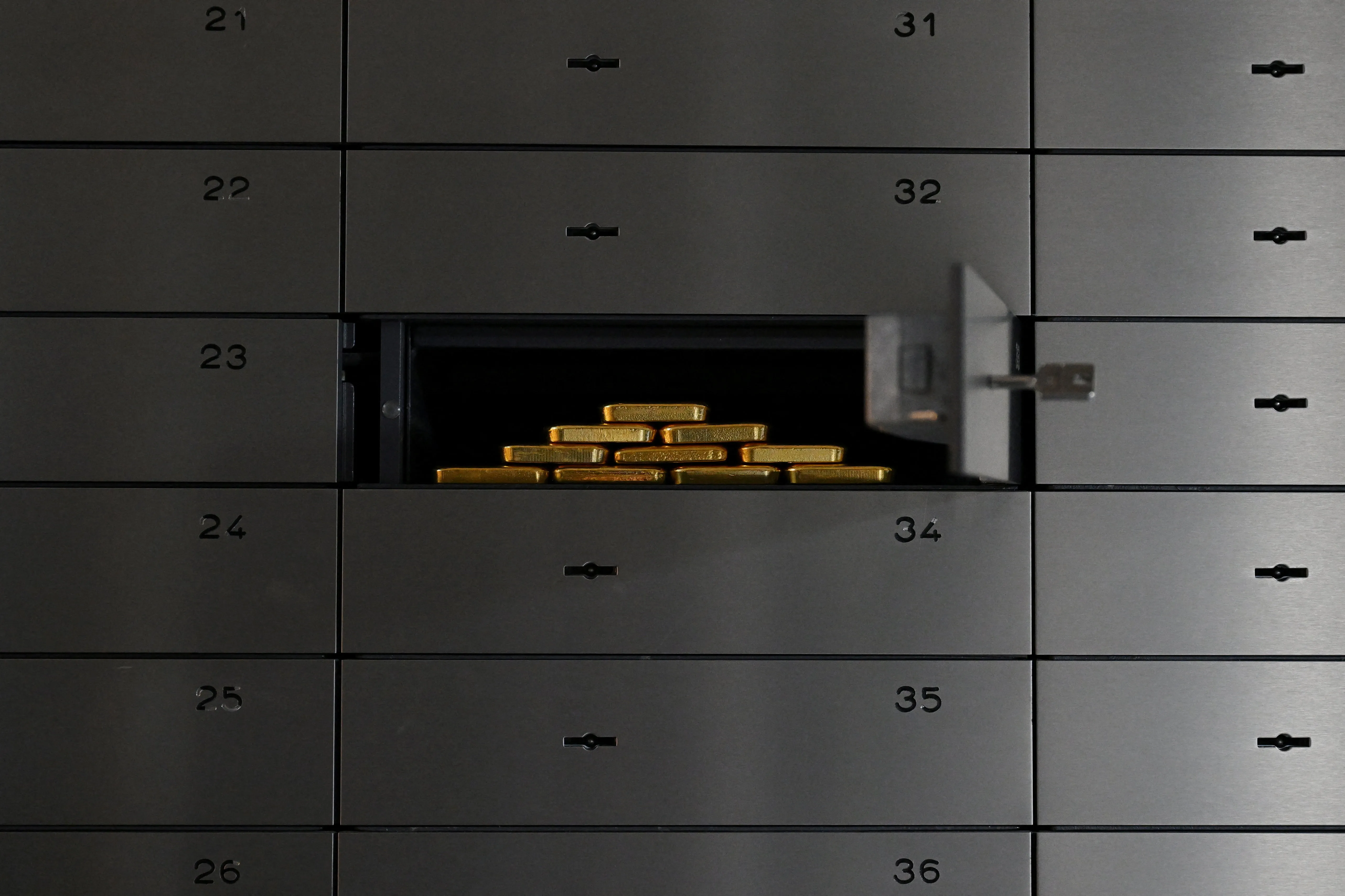 الذهب يقفز مدفوعا بتصاعد التوترات الجيوسياسية وزيادة الطلب على الملاذات الامنة