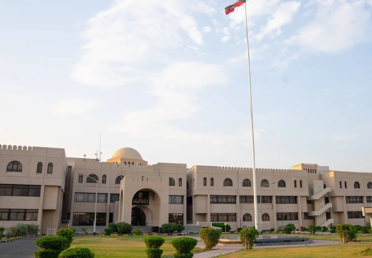 وفاة طفلة في الكويت اثر سقوط شظايا بمنطقة سكنية