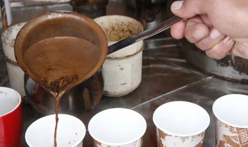 صداع رمضان: أسباب مفاجئة وعلاج فعال للتخلص من ألم الكافيين