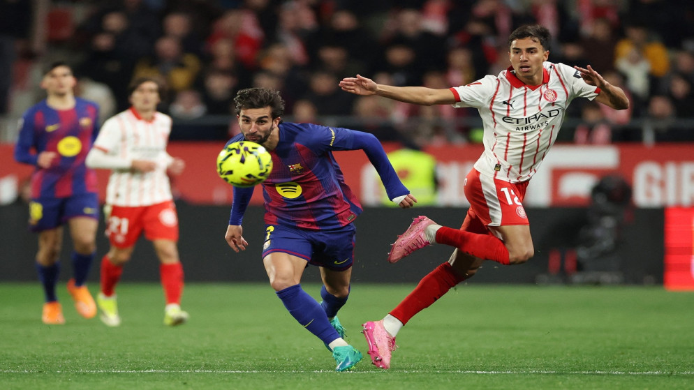 جيرونا يصعق برشلونة بثنائية ويمنح ريال مدريد صدارة الليجا