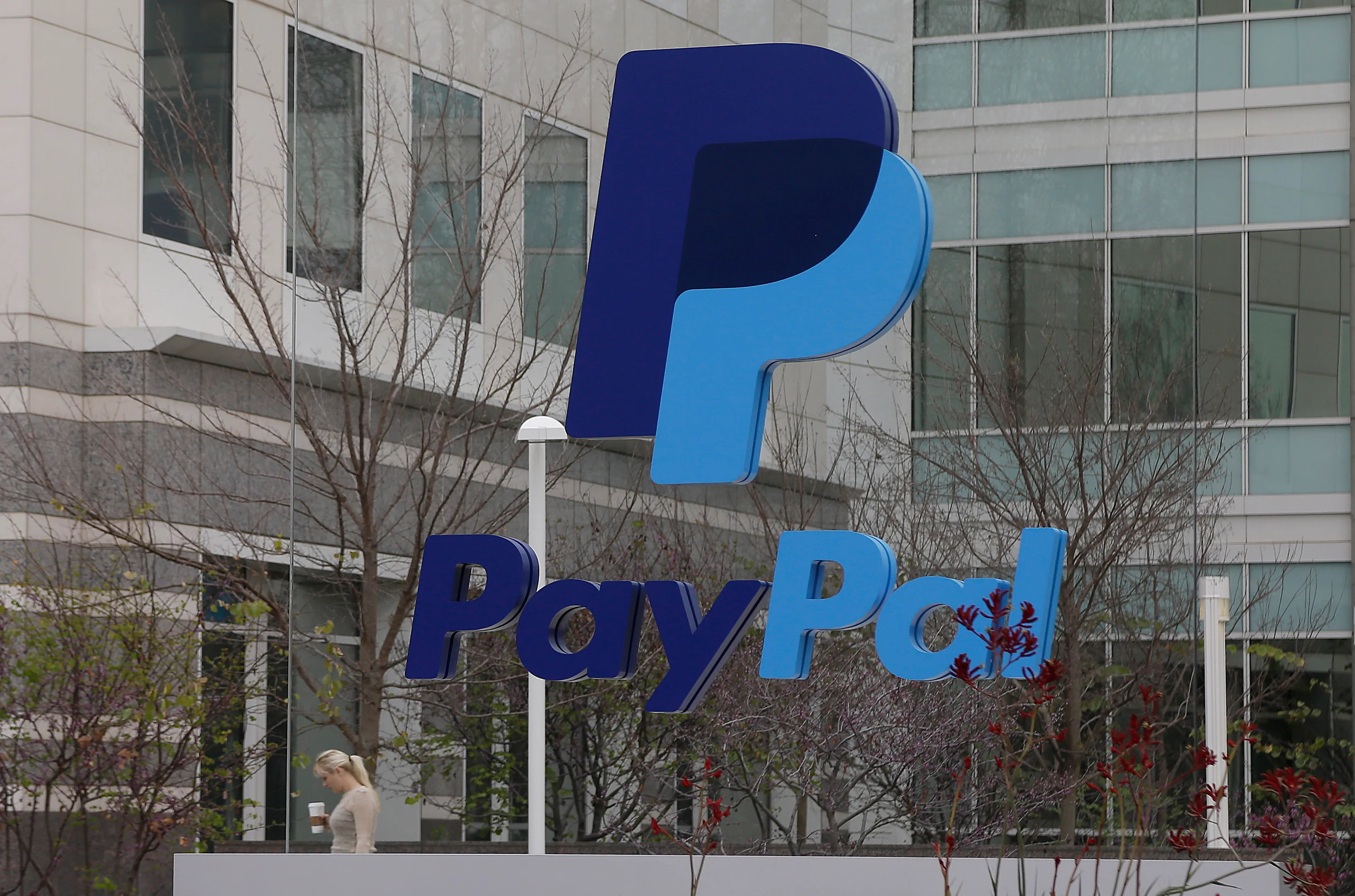 هجوم سيبراني يستهدف باي بال وسرقة اموال المستخدمين