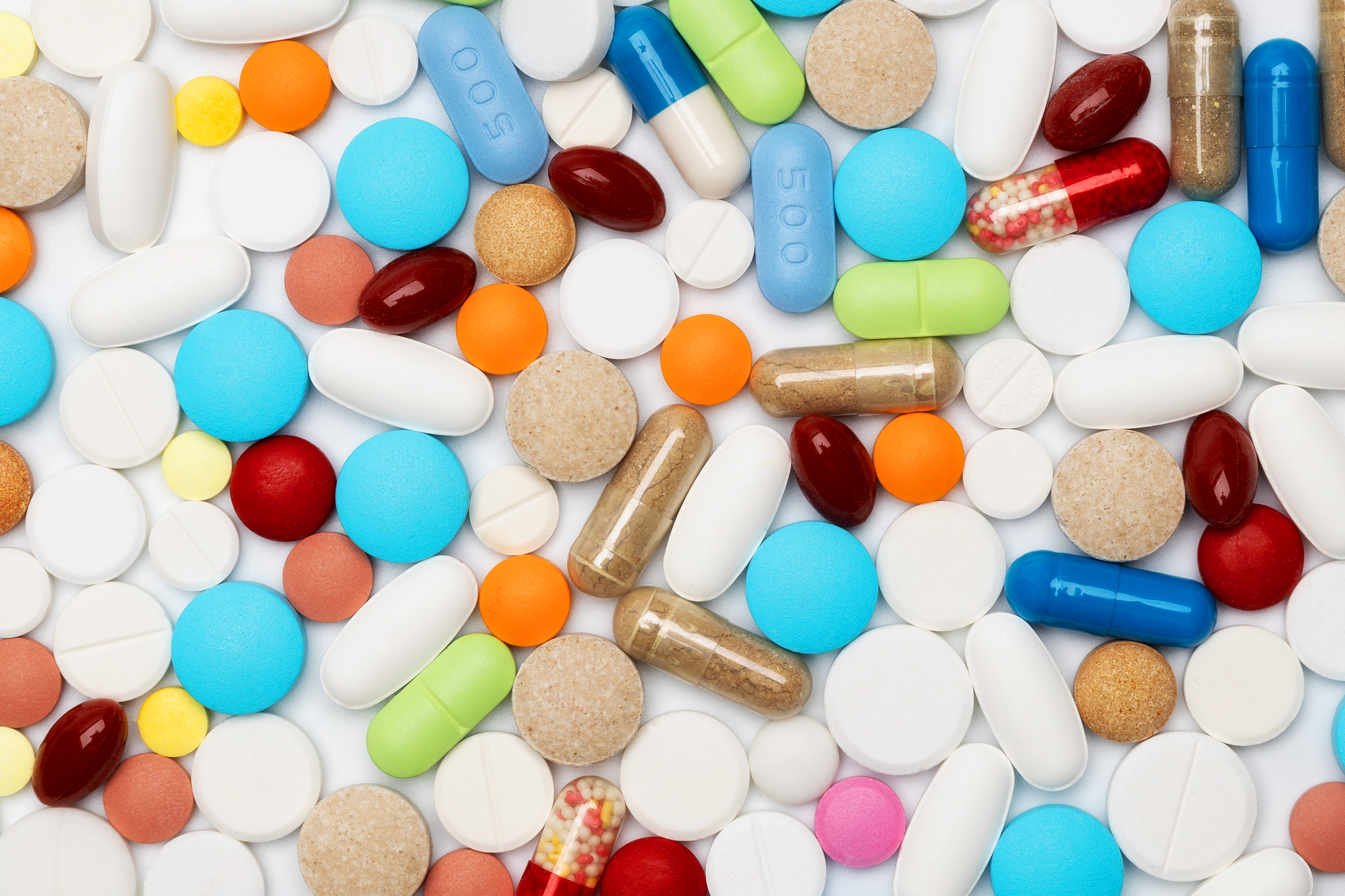 أدوية شائعة في خزانتك قد تهدد صحتك.. تعرف على المخاطر