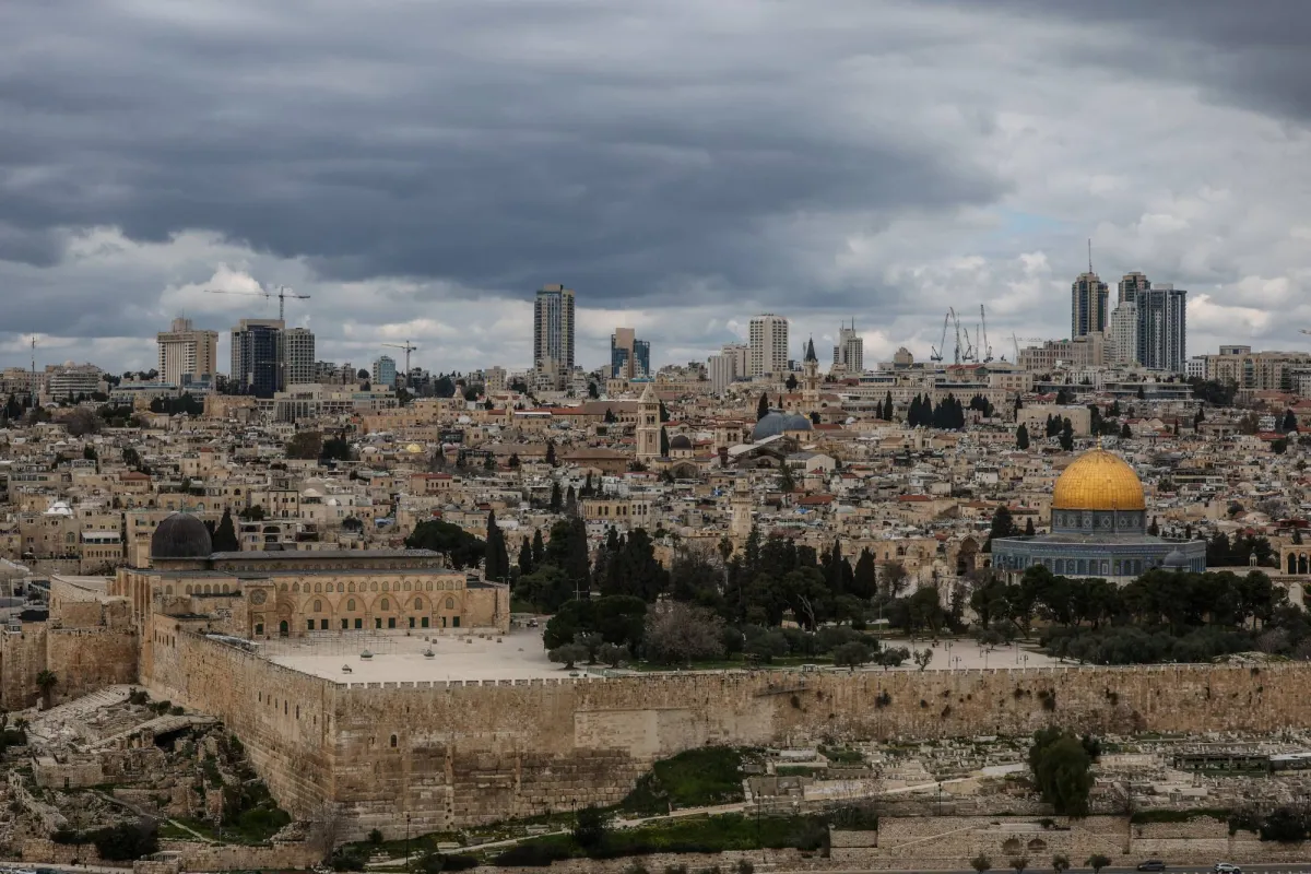 إسرائيل تغلق الأماكن المقدسة بالقدس وسط تصاعد التوترات الأمنية