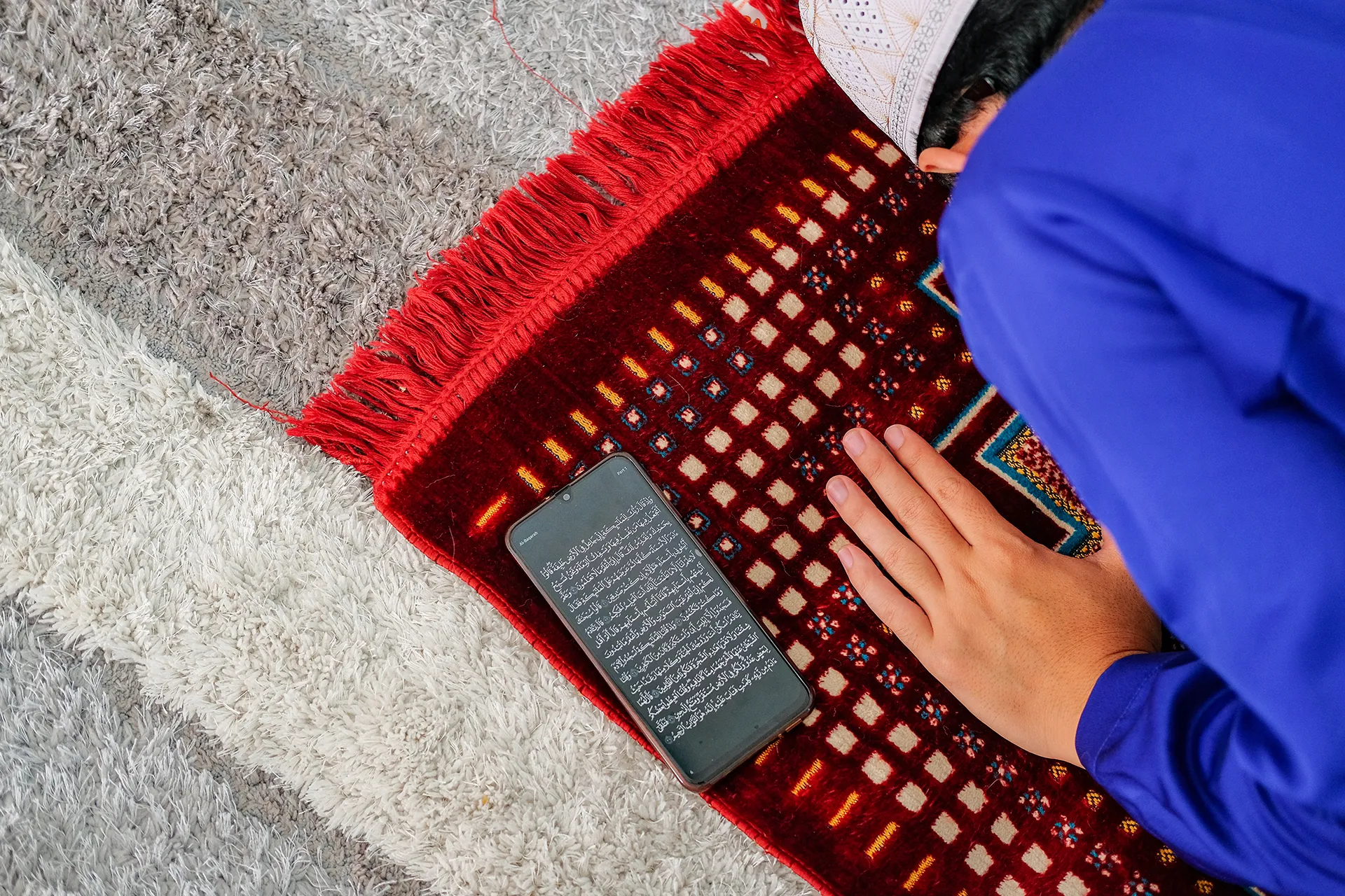 دليلك الشامل: كيف تسخر تطبيقات رمضان لخدمة العبادة والروحانية