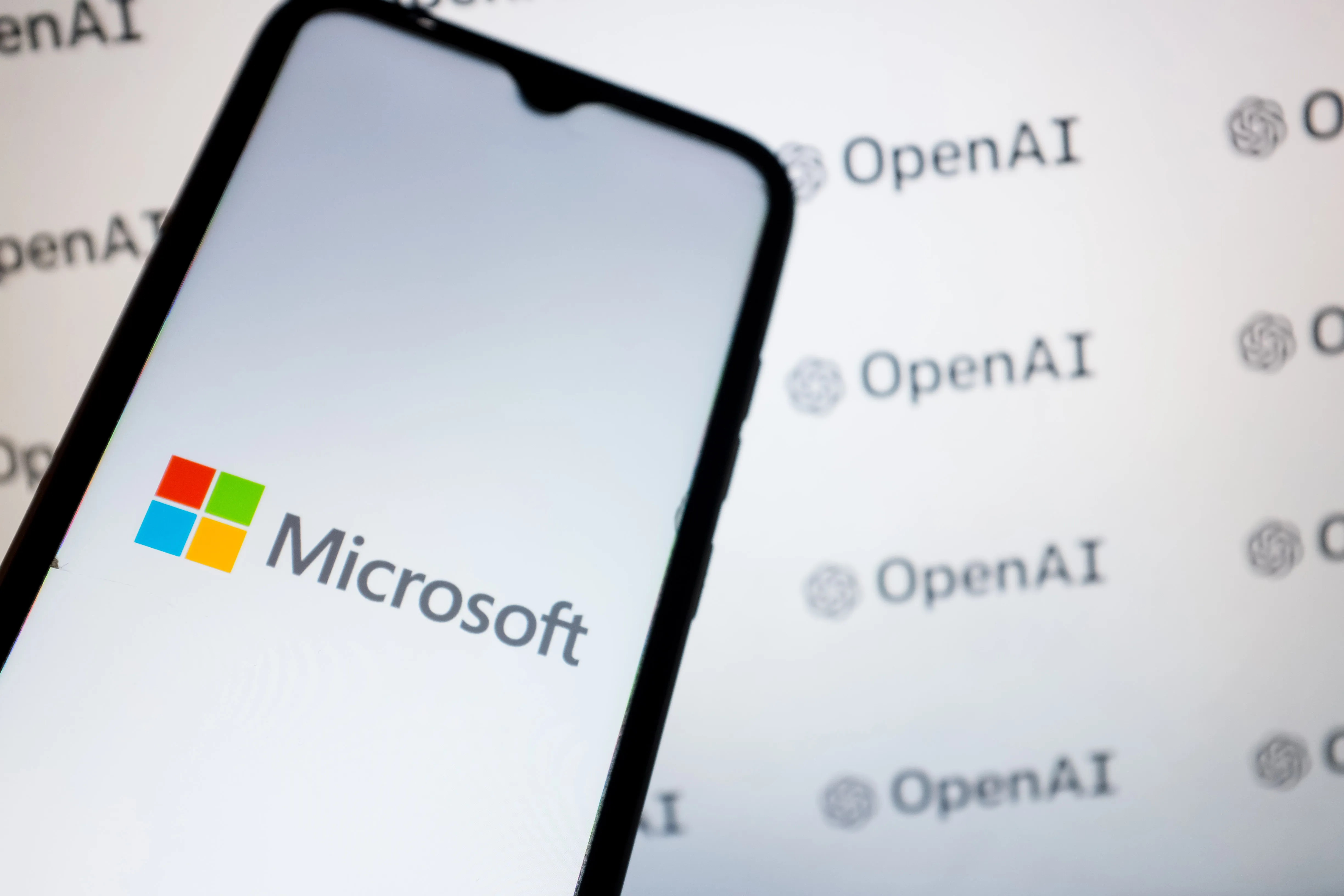 مايكروسوفت تحذر: مخاطر الذكاء الاصطناعي تهدد الشركات