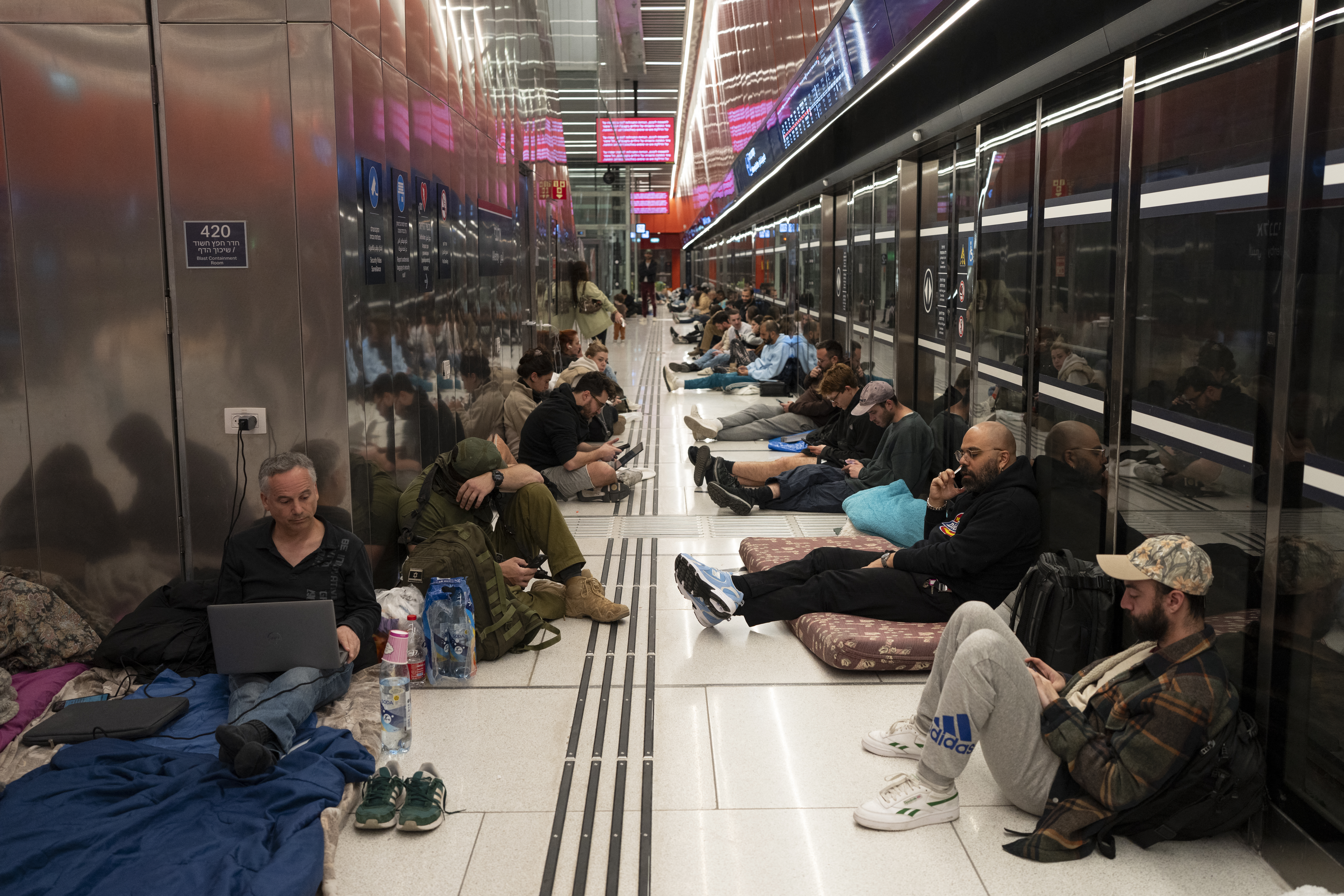 اقتصاد اسرائيل تحت الضغط: نصف مليون عامل يتغيبون عن العمل