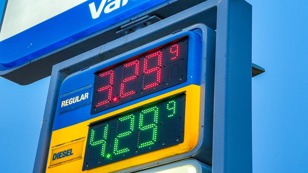 قفزة كبيرة في أسعار البنزين بالولايات المتحدة تثير قلق المستهلكين
