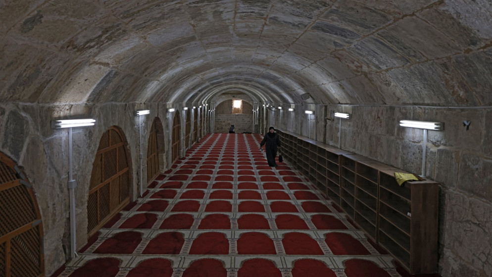 الاحتلال يشدد القيود ويغلق المسجد الاقصى لليوم الثامن