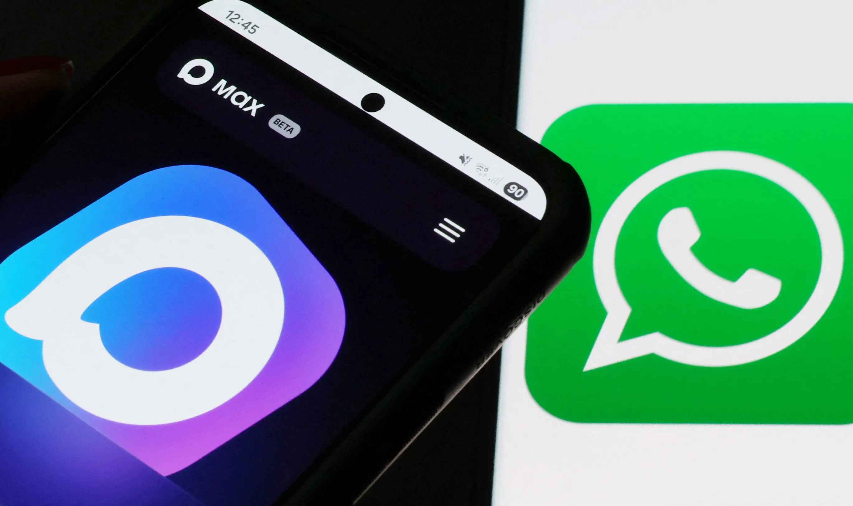 روسيا تحظر واتساب وتوجه المستخدمين إلى منصة ماكس المحلية