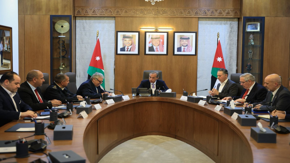 رئيس الوزراء يشدد على تسهيل إجراءات الشحن والتخليص في موانئ العقبة