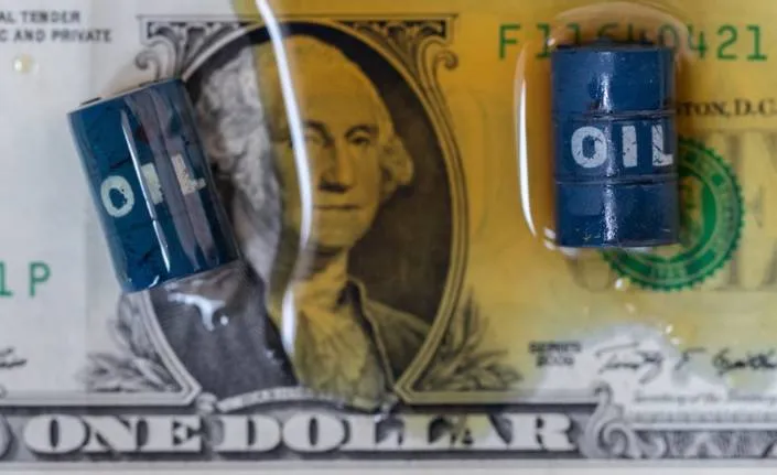 قفزة النفط تثير مخاوف الركود التضخمي وتضرب أسعار السندات العالمية