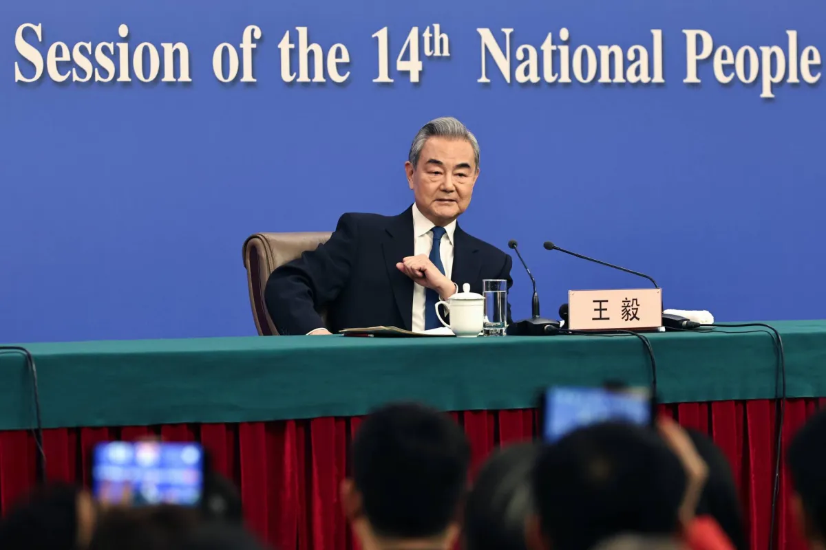 بكين تعلن رفضها استهداف المرشد الإيراني وتدعو للحوار