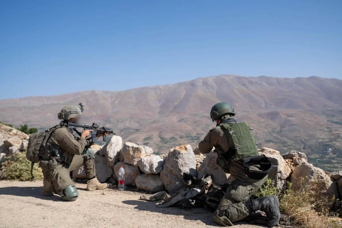 اشتباكات عنيفة وإسقاط مروحية إسرائيلية في شرق لبنان