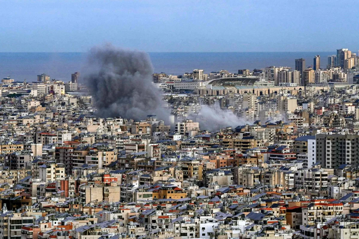 غارات إسرائيلية تستهدف ضاحية بيروت ومداهمات في جنوب لبنان