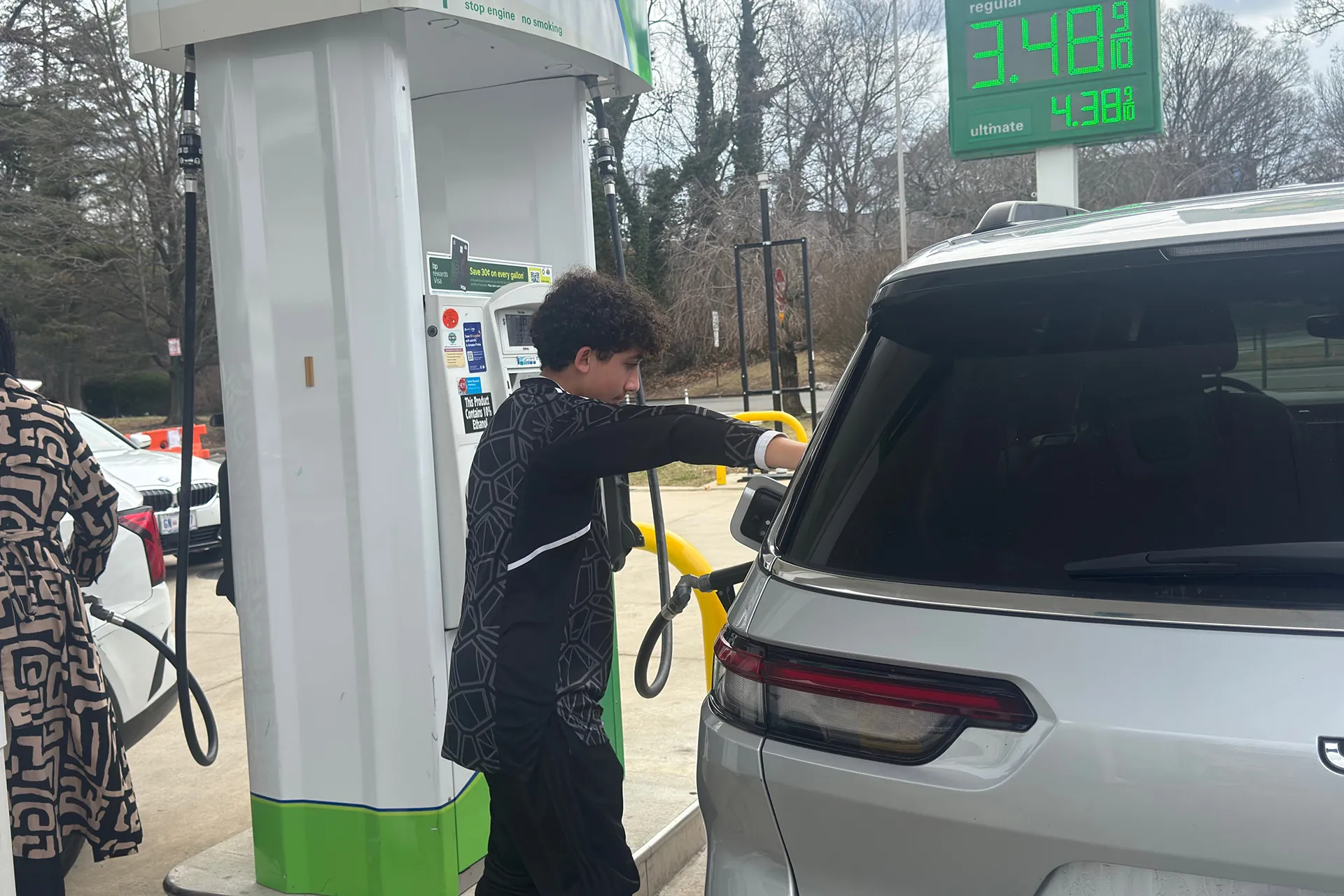 تصاعد اسعار البنزين يثير قلق الامريكيين مع استمرار التوترات في الشرق الاوسط