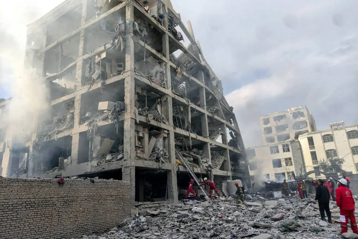 نتنياهو يحدد هدف تغيير النظام في إيران مع استمرار الهجمات الإسرائيلية