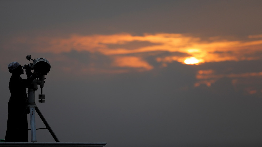 الجمعية الفلكية: رصد هلال شوال بالتلسكوب الخميس بصعوبة