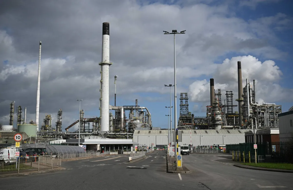 وكالة الطاقة تتفق على طرح 400 مليون برميل نفط من الاحتياطيات