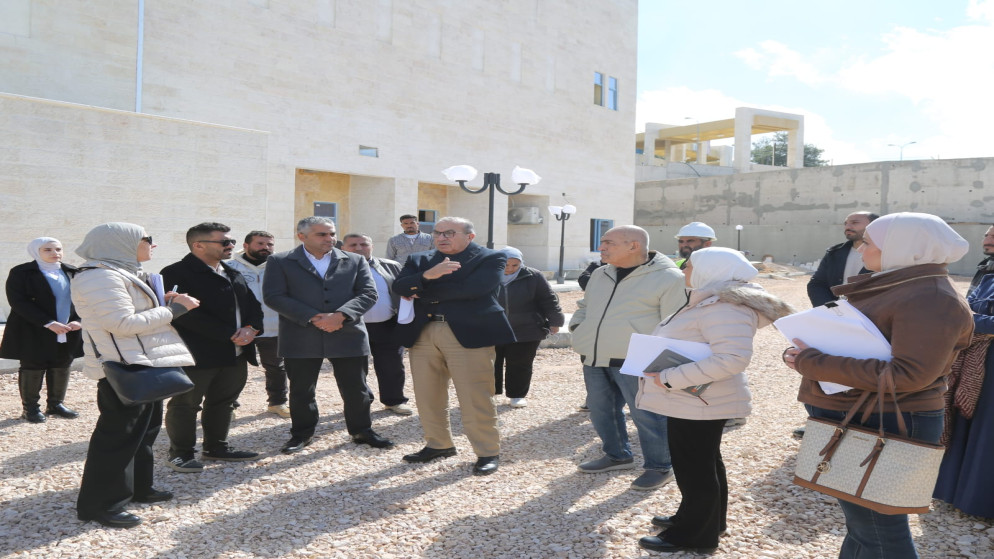 وزير الاشغال يتفقد توسعة مستشفى الايمان الحكومي في عجلون