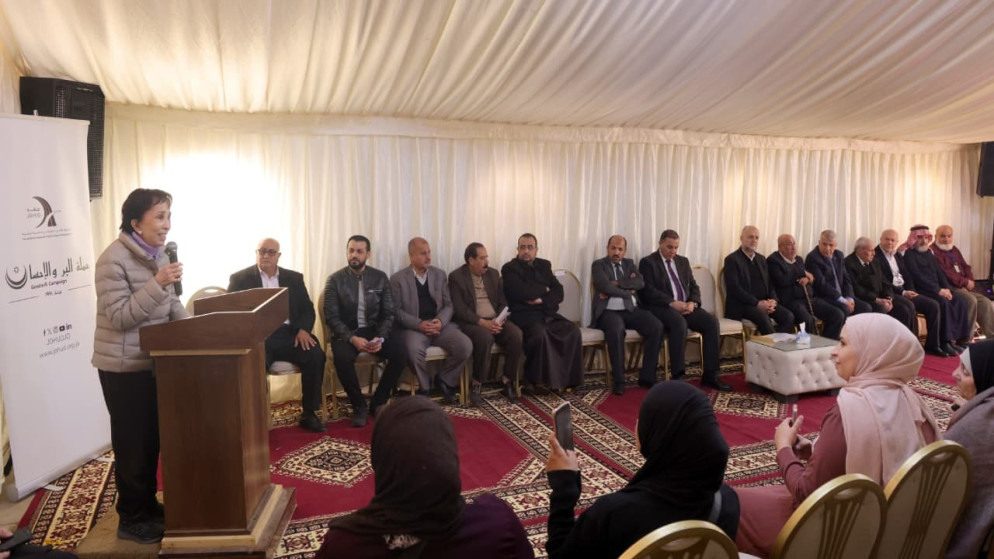 الاميرة بسمة تسلم مساعدات انسانية للاسر المحتاجة في الزرقاء