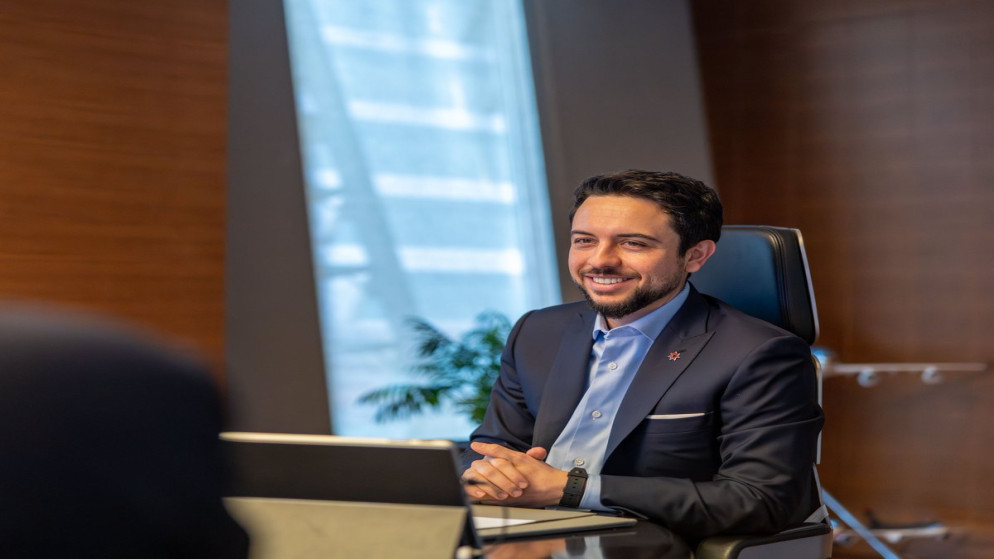 ولي العهد يتفقد الخطوط الجوية الملكية ويؤكد أهمية تطوير الخدمات