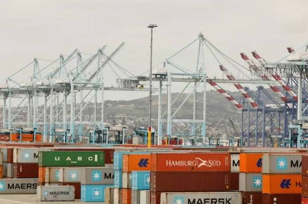 انخفاض العجز التجاري الامريكي في يناير مدفوعا بارتفاع الصادرات