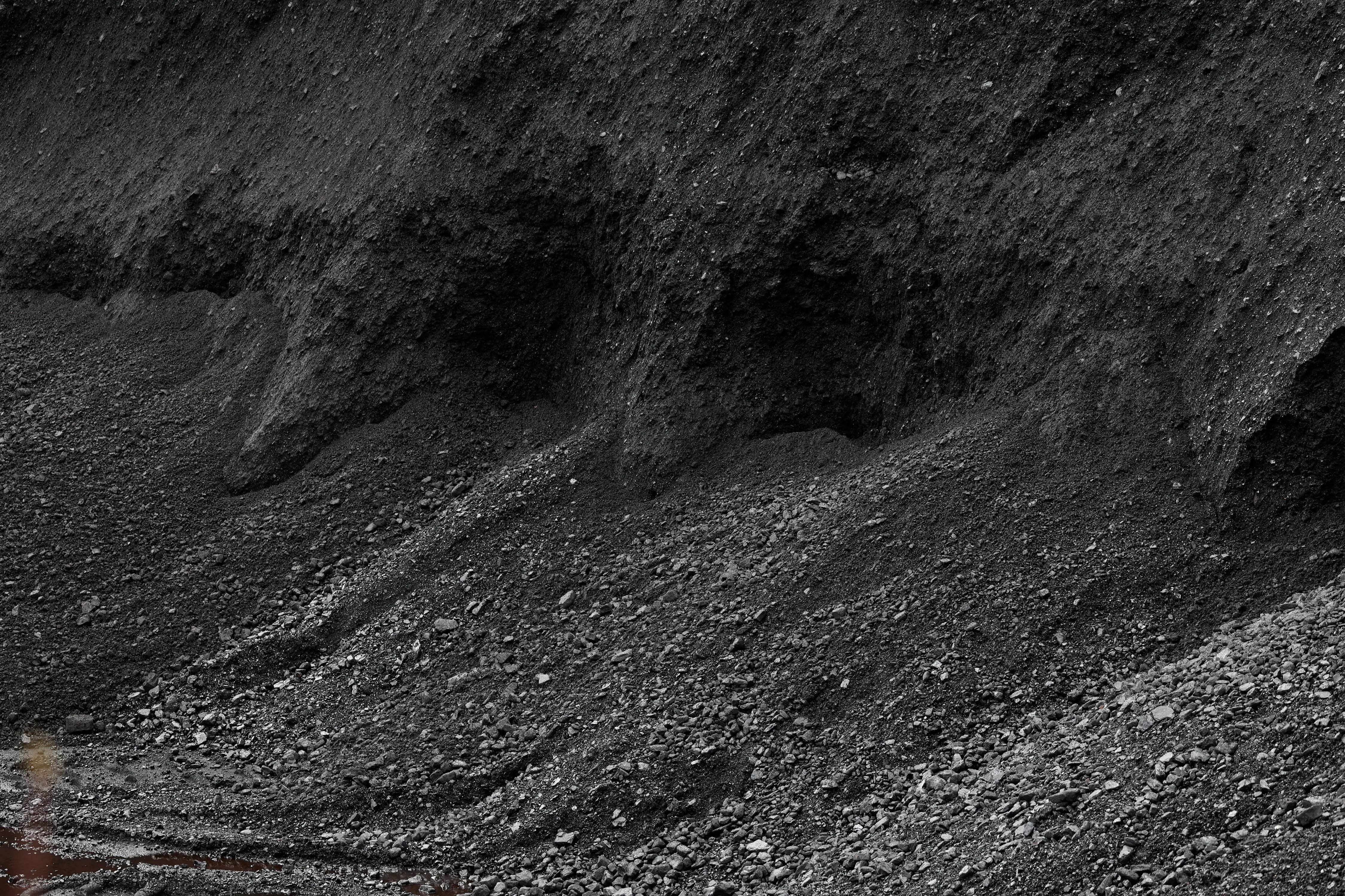 صعود الفحم: حرب ايران تدفع أسعار الطاقة وتنعش انتاج الفحم العالمي