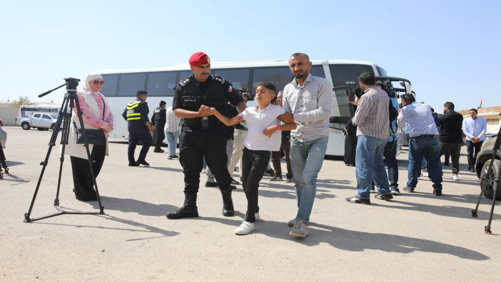 الاردن ينقل مئات الاطفال من غزة للعلاج في مبادرة انسانية