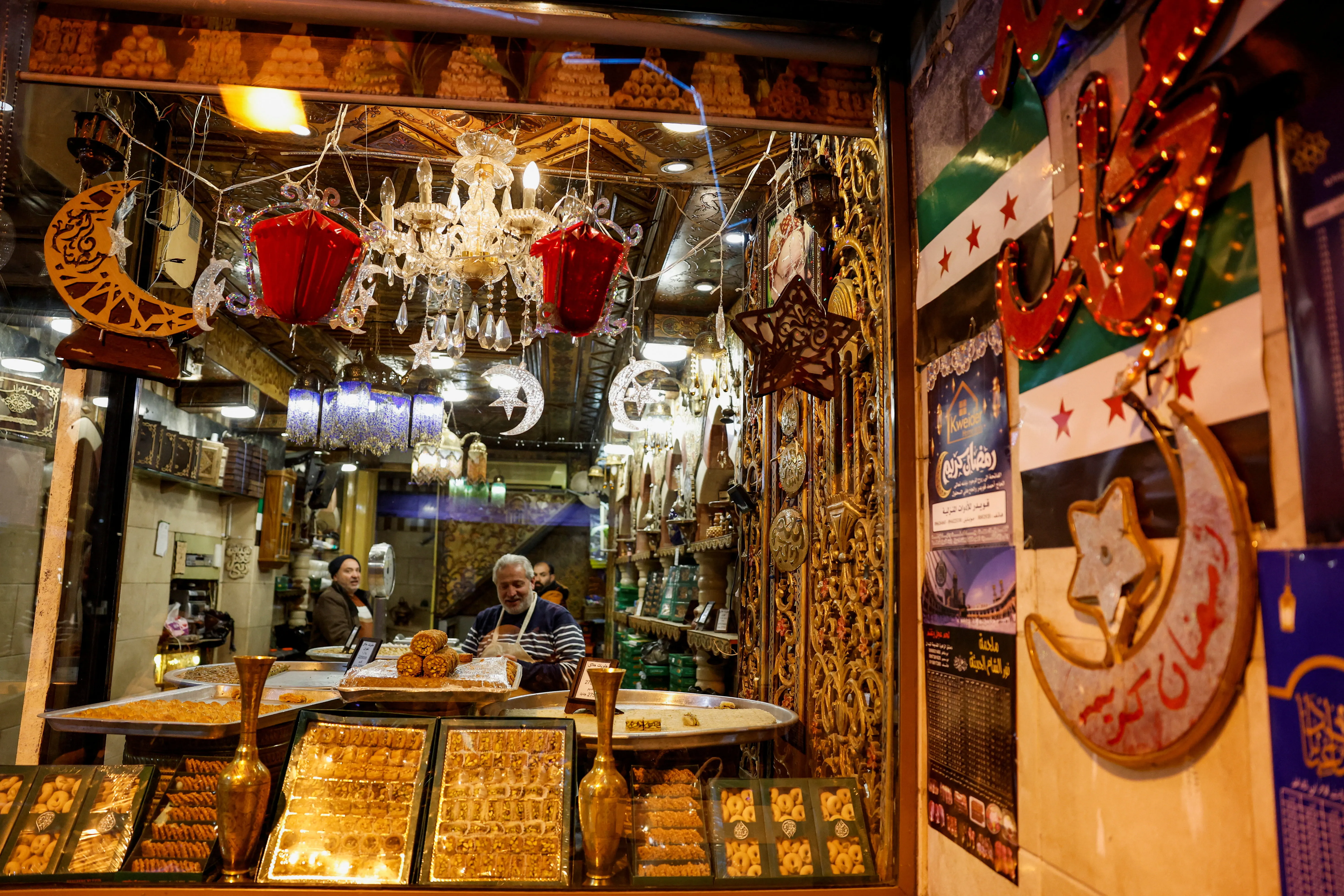 سوريا تحت وطأة الغلاء: تصعيد إقليمي يفاقم الأزمة المعيشية