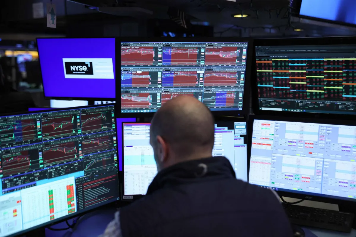 صعود النفط يثير قلق الفيدرالي ويهبط بالاسهم الامريكية