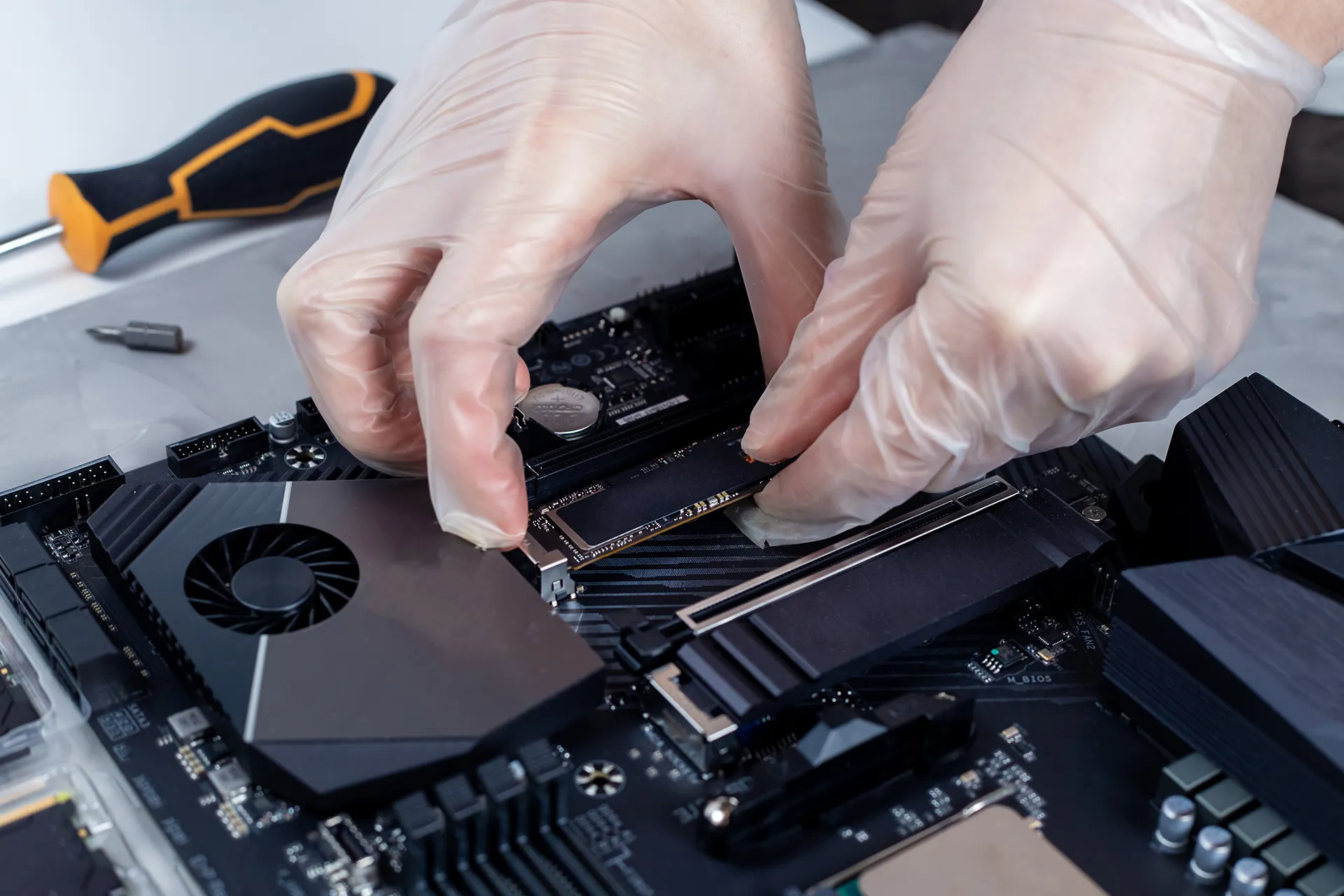 لماذا تتربع الاقراص الصلبة التقليدية على عرش التخزين رغم تطور التقنيات الحديثة؟